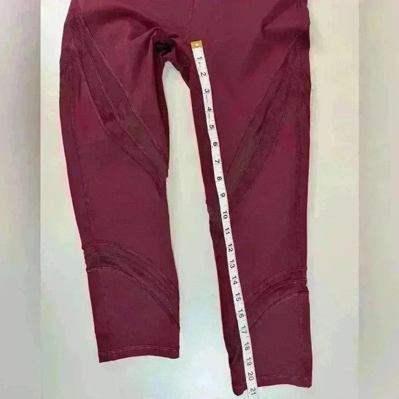 Lululemon Wunder Under High-Rise Crop 21" *Mesh Garnet Sz 4 Excellent Condition - Picture 12 of 12